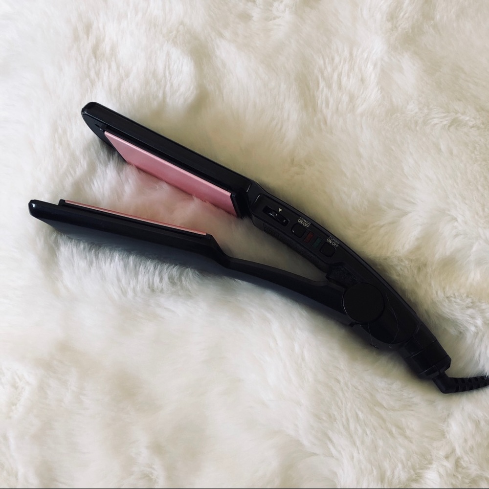 Conair / 2” Ceramic Hair Straightener